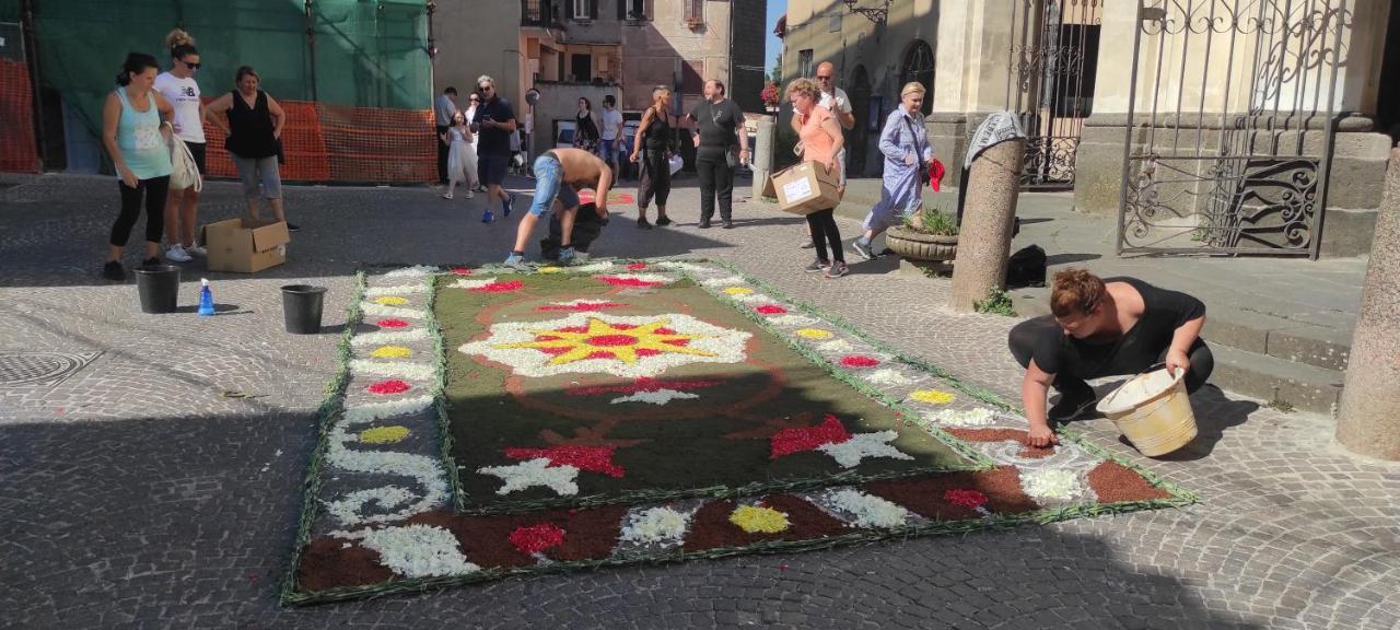 Piazza Duomo Casa Vacanze Sutri Eksteriør billede