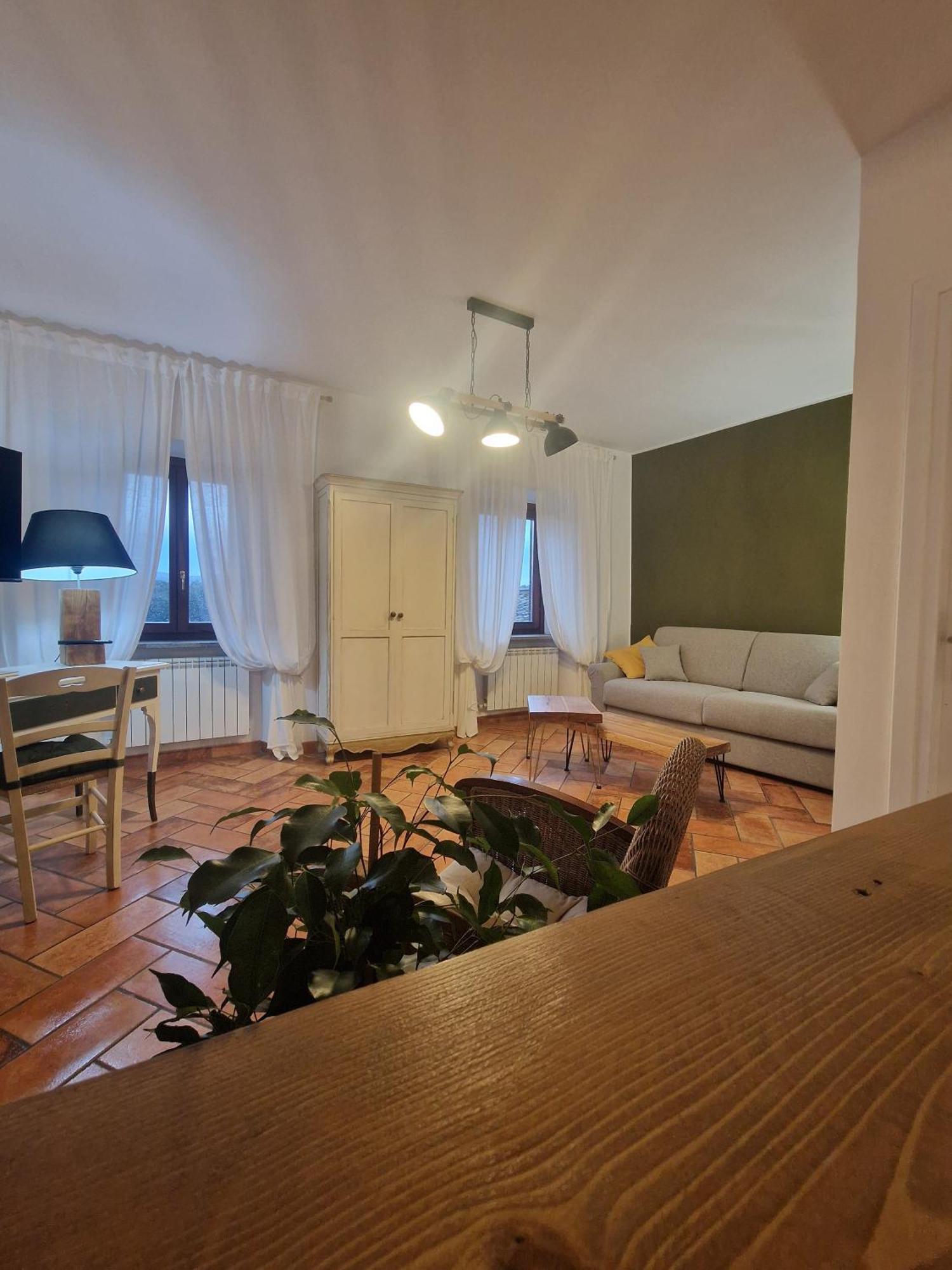 Piazza Duomo Casa Vacanze Sutri Eksteriør billede