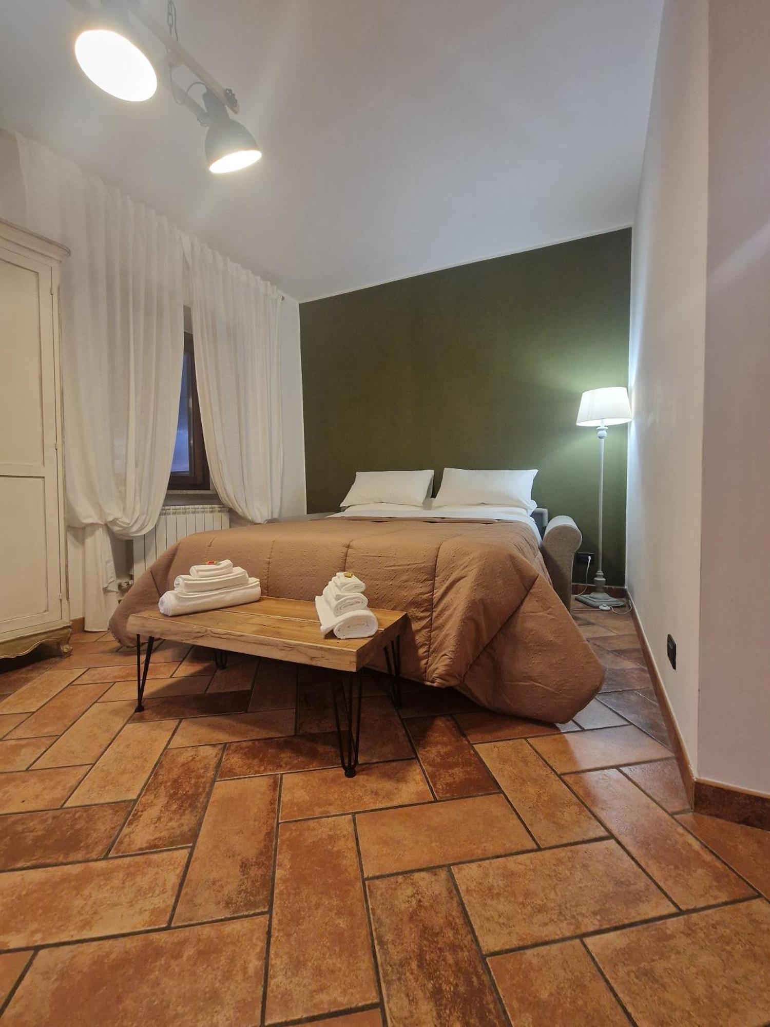 Piazza Duomo Casa Vacanze Sutri Eksteriør billede